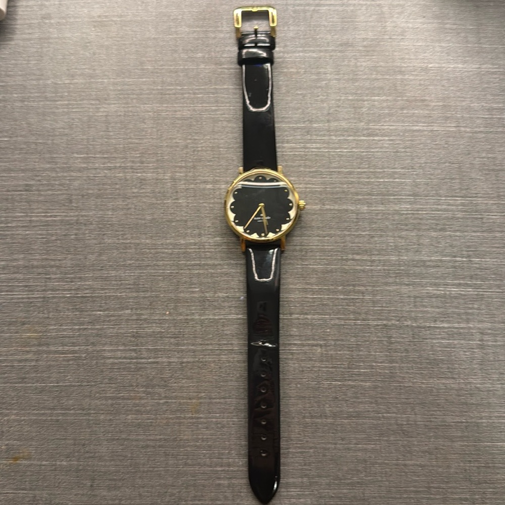 Kate spade black watch with scallop pattern